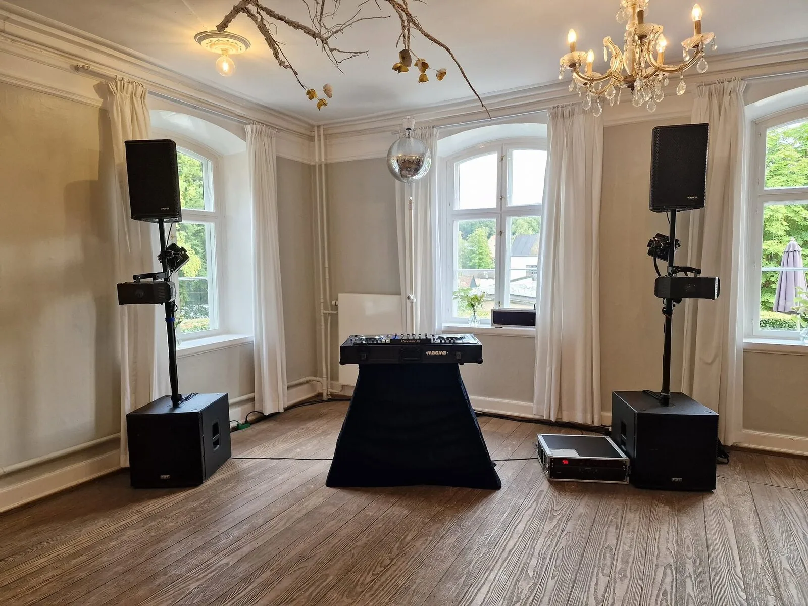 Farvet lysopsætning og disco til fest
